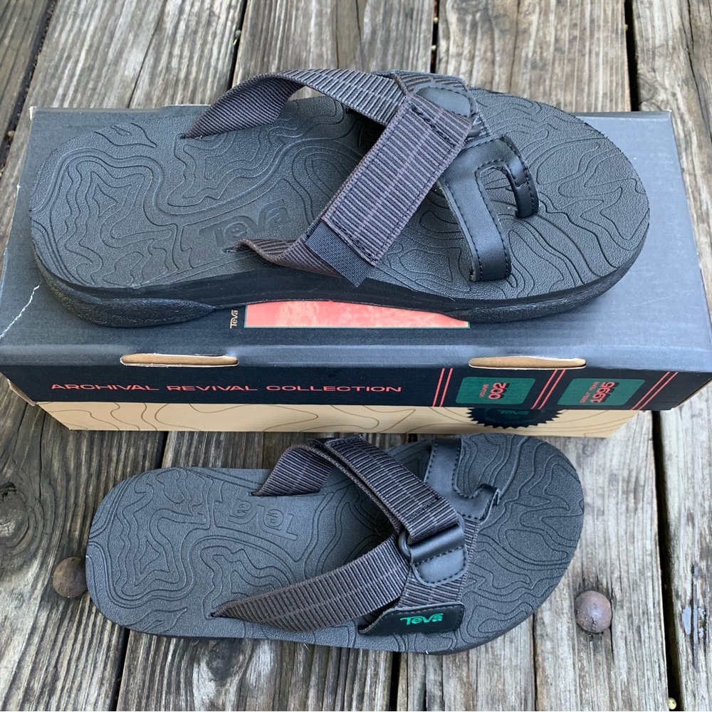 Women’s new Teva Revive 95 slides in black- 7